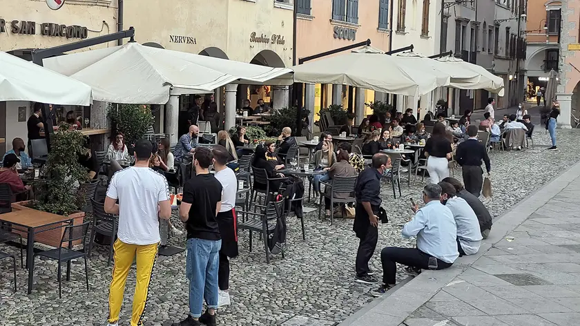 Udine 18 maggio 2020 Emergenza Coronavirus Covid 19. Bar in centro per la fase 2. ©Foto Petrussi