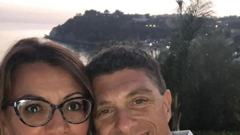 Il virologo Massimo Crapis con la moglie Francesca Magrini, dirigente medico in ginecologia