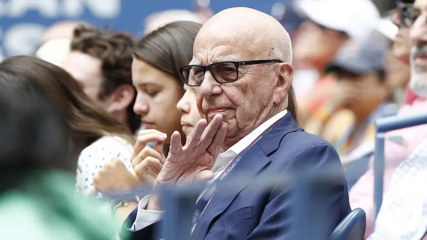 epa06196945 US business magnate Rupert Murdoch in the stands before Rafael Nadal of Spain plays Kevin Anderson of South Africa in their US Open Tennis Championships men's final round match at the USTA National Tennis Center in Flushing Meadows, New York, USA, 10 September 2017. The US Open runs through September 10. EPA/JUSTIN LANE *** Local Caption *** 53000073