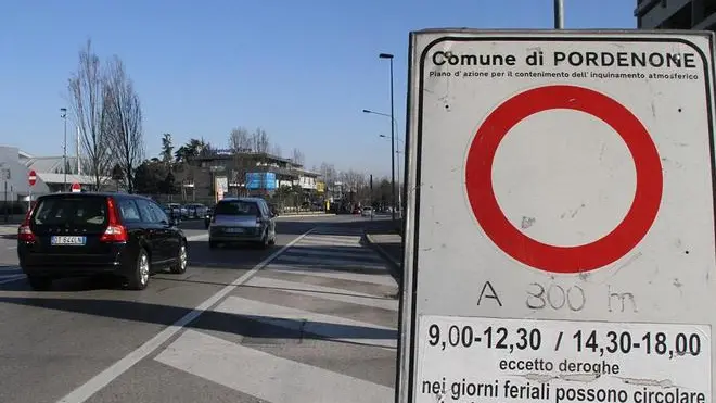 foto missinato pordenone targhe alterne piu' segnali ecc.