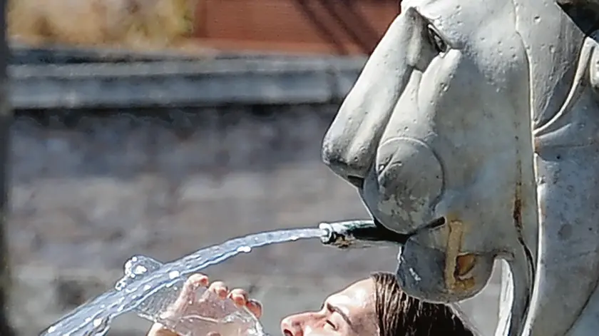 Per difendersi dal caldo un’adeguata idratazione è quantomai essenziale