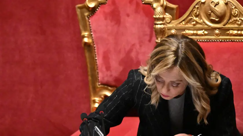 Il presidente del Consiglio Giorgia Meloni e il ministro degli Affari Esteri, Antonio Tajani, nel corso delle comunicazioni presso il Senato in vista del Consiglio Europeo. Roma, 13 dicembre 2023. ANSA/CLAUDIO PERI