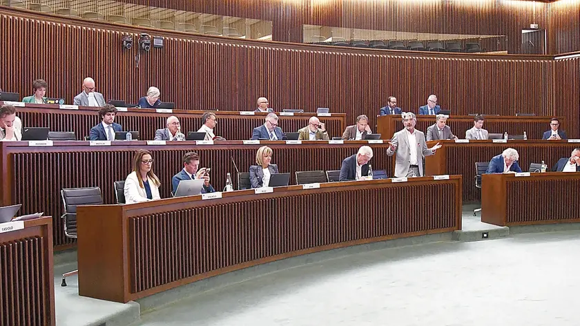 Voto favorevole del centrodestra, astenuti Pd e Patto, contrario il Misto
