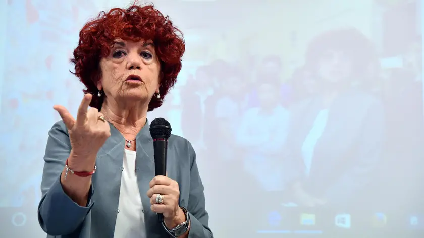 L'intervento della ministra dell'Istruzione Valeria Fedeli durante la presentazione del portale Ansa Legalit?? nell'Istituto comprensivo via Mar Rosso ad Ostia, Roma, 1 giugno 2017. ANSA/ETTORE FERRARI