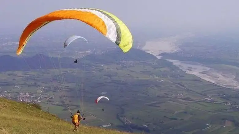 L'incidente con il parapendio si è verificato in località Casera Valinis, nel territorio comunale di Meduno