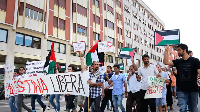 MANIFESTAZIONE PRO PALESTINESI PIAZZA XX SETTEMBRE
