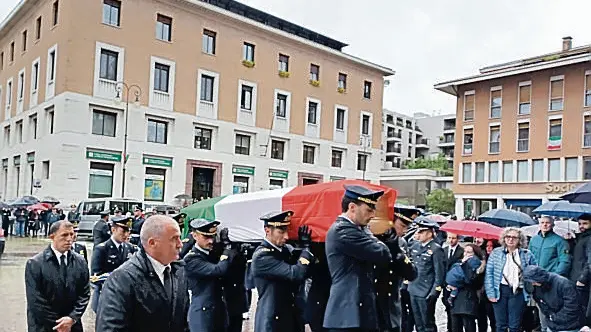 Un momento dei funerali del maggiore Alessio Ghersi, 34 anni, il pilota della Pattuglia acrobatica nazionale che ha perso la vita lo scorso 29 aprile in un incidente con un ultraleggero