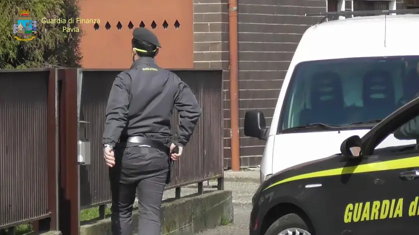 Il direttore generale di Asst Pavia, Michele Brait, 54 anni, in carica dal 2016, è finito agli arresti domiciliari nell'ambito di una indagine relativa a presunti appalti truccati per i servizi di trasporto in ambulanza della Guardia di Finanza di Pavia. Assieme a lui ai domiciliari disposti dal gip di Pavia Maria Cristina Lapi, anche il dirigente amministrativo del servizio acquisti e gare, Davide Rigozzi, 39 anni, responsabile unico del procedimento, e i fratelli Antonio e Francesco Calderone, originari di Messina e residenti rispettivamente a Roma e ad Arese (Milano), 18 Marzo 2021. ANSA/US/GDF