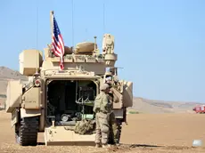 epa10167528 US soldiers take part in Military exercises with Syria democratic forces (SDF) at Dayrik town close to the tri-border between Syria, Iraq, and Turkey in al-Hasakah governorate, northeastern Syria, 07 September 2022. The US-led coalition carried out the first joint military exercise with the Syrian Democratic Forces (SDF) in the border village of Taqil Baqil in Derik district near the tri-border between Syria, Iraq, and Turkey. The SDF said that the maneuver aims to raise the readiness of the SDF and make it ready to repel possible attacks that launched by ISIS cells in the region. EPA/AHMED MARDNLI