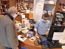 Udine 14 Aprile 2020. Emergenza Coronavirus. Riapertura librerie. Libreria Moderna. © Foto Petrussi.