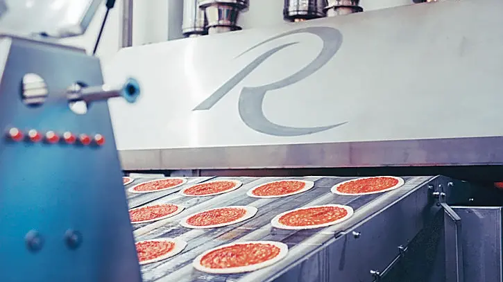 La storica pizzeria napoletana Da Michele ha scelto la Roncadin per portare nei supermercati la sua margherita surgelata