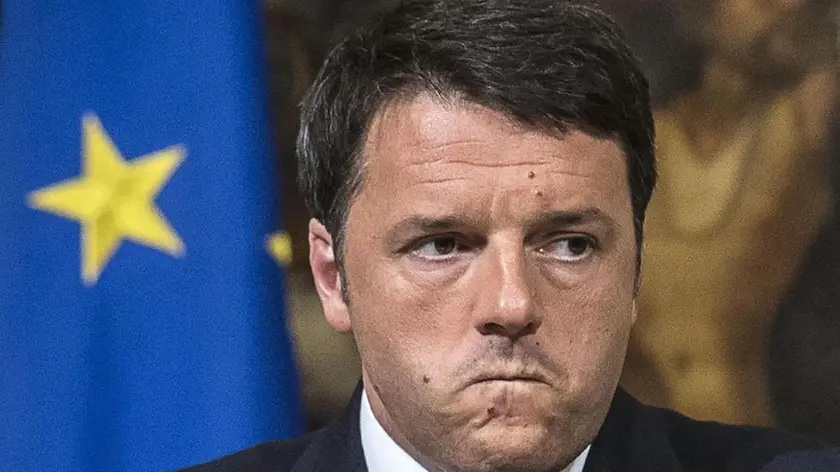 Il presidente del Consiglio Matteo Renzi nel corso di una conferenza stampa a palazzo Chigi a Roma 19 aprile 2015. ANSA/ANGELO CARCONI
