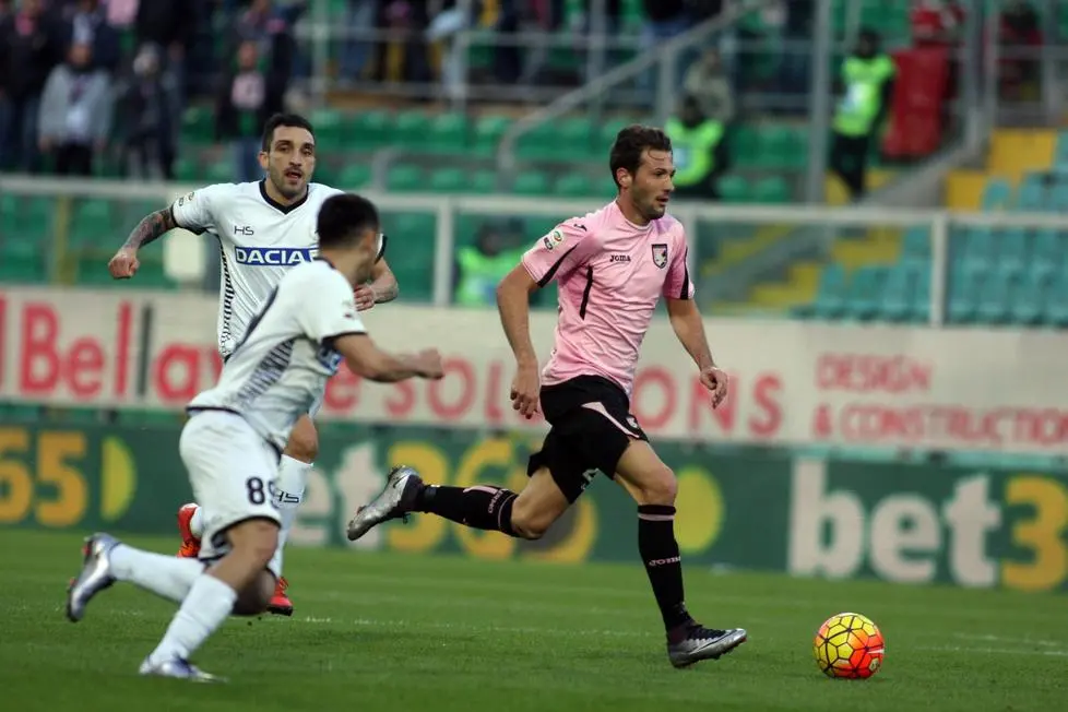 Palermo Franco Vazquez in action during the Serie A soccer match Palermo vs Udinese at Renzo Barbera stadium in Palermo, 24 Jamuary 2016. ANSA/CORRADO LANNINO