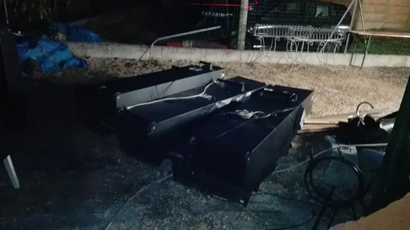 Il bar "da Teto" preso di mira dai ladri. Le foto sono state postate su Facebook dal proprietario, Gabriele Nadalini