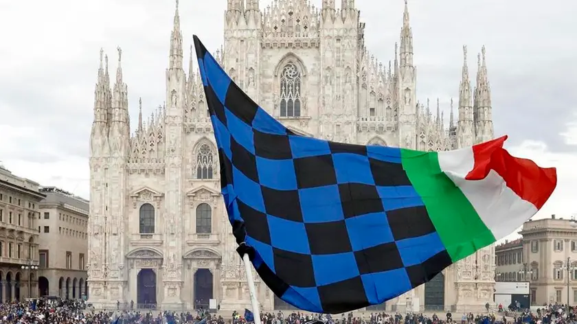 FC Inter's supporters celebrate in Piazza del Duomo the victory of the italian championship (Scudetto), Milan, Italy, 2 May 2021. Inter won the 19th title of his history and the first since 2009-2010 season. ANSA/Mourad Balti Touati