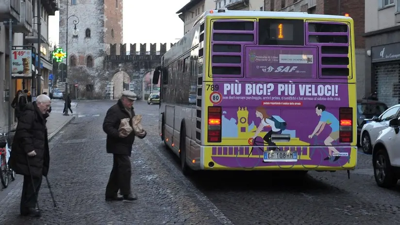 Udine, 14 gennaio 2017 Via Aquileia con autobus. Copyright Foto Petrussi / Ferraro Simone