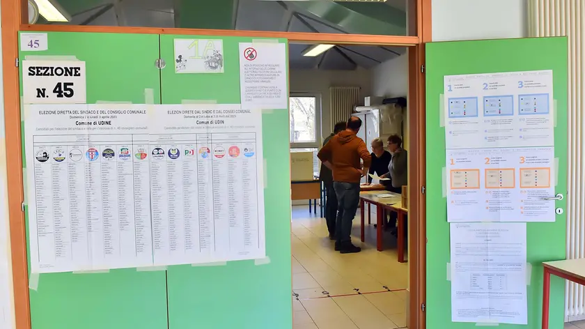 Udine 1 Aprile 2023. Insediamento seggi votazioni regionali e comunali. Scuola Fritz. © Foto Petrussi