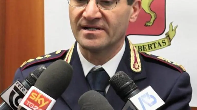 conferenza stampa polizia postale (direttore Ciro Pellone) - Ciro Pellone comandante della Polizia postale durante la conferenza stampa di ieri