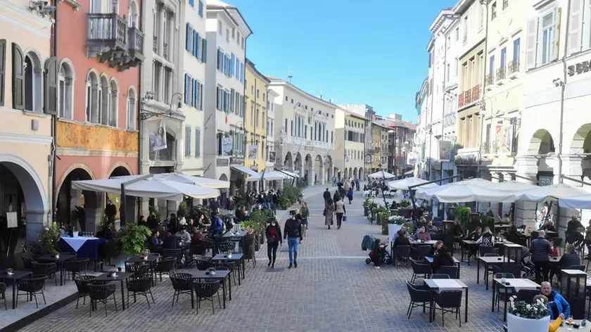 Udine 07 novembre 2020 Gente e negozi in centro ©Foto Petrussi