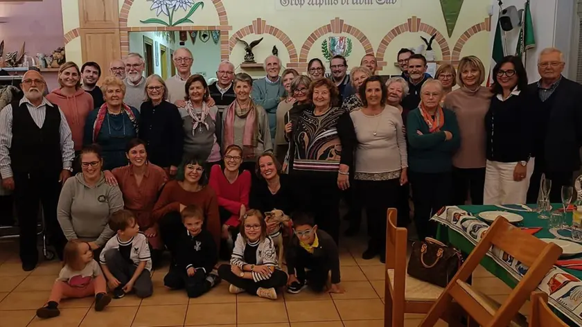 Foto di gruppo per i due ceppi famigliari Morellato: venerdì sera si sono riuniti nella sede del gruppo Ana di Udine sud, in via Pietro di Brazzà