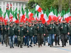 La sfilata degli alpini (Foto Petrussi)