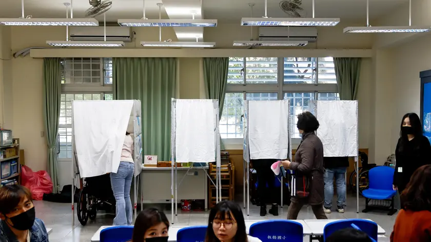 epa11072801 Citizens cast their votes for the 2024 presidential election at a polling station in New Taipei City, Taiwan, 13 January 2024. Presidential candidates from the Democratic Progressive Party (DPP), Kuomintang (KMT), and Taiwan’s People’s Party (TPP) have been campaigning to get support from Taiwanese voters. EPA/DANIEL CENG