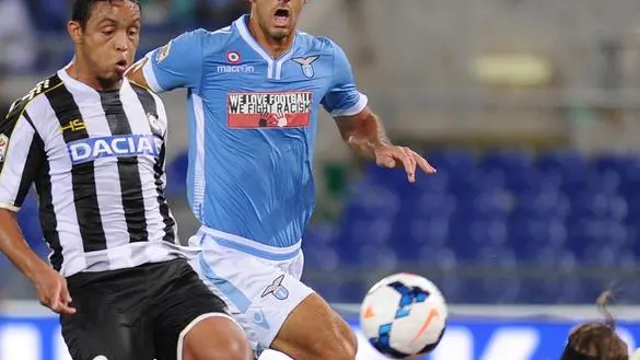 Luis Muriel of Udinese (L), scores the 2-1 gol during Italin Serie A soccer match between SS Lazio and Udinese, at the Olimpico stadium in Rome, Italy 25 August 2013. ANSA / MAURIZIO BRAMBATTI