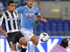 Luis Muriel of Udinese (L), scores the 2-1 gol during Italin Serie A soccer match between SS Lazio and Udinese, at the Olimpico stadium in Rome, Italy 25 August 2013. ANSA / MAURIZIO BRAMBATTI