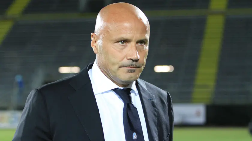 CAGLIARI, ITALY - SEPTEMBER 02: Stefano Colantuono coach of Atalanta during the Serie A match between Cagliari Calcio v Atalanta BC at Stadio Sant'Elia on September 2, 2012 in Cagliari, Italy. (Photo by Enrico Locci/Getty Images)