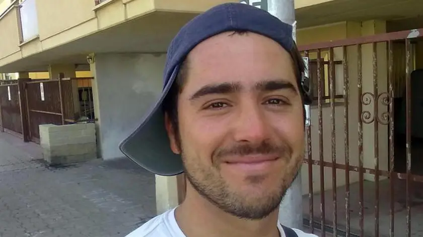 In una foto tratta dal suo profilo Facebook, Simone Borgese, 30 anni, romano, che ha confessato nella serata di domenica 10 maggio 2015 quanto compiuto l'8 maggio in una strada sterrata nella zona di Ponte Galeria (Roma), dove ha violentato una tassista di 43 anni. PROFILO FACEBOOK DI SIMONE BORGESE +++ATTENZIONE LA FOTO NON PUO? ESSERE PUBBLICATA O RIPRODOTTA SENZA L?AUTORIZZAZIONE DELLA FONTE DI ORIGINE CUI SI RINVIA+++