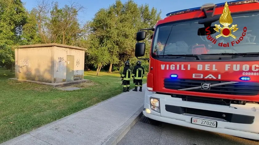 L'intervento dei vigili del fuoco in via Grovis a Codroipo