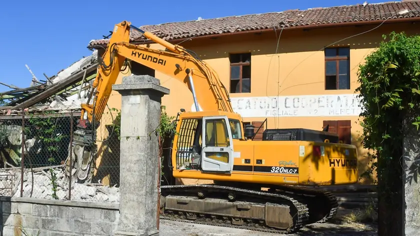 Mereto di Tomba 9 settembre 2020 Demolizione essiccatoio ©Foto Petrussi