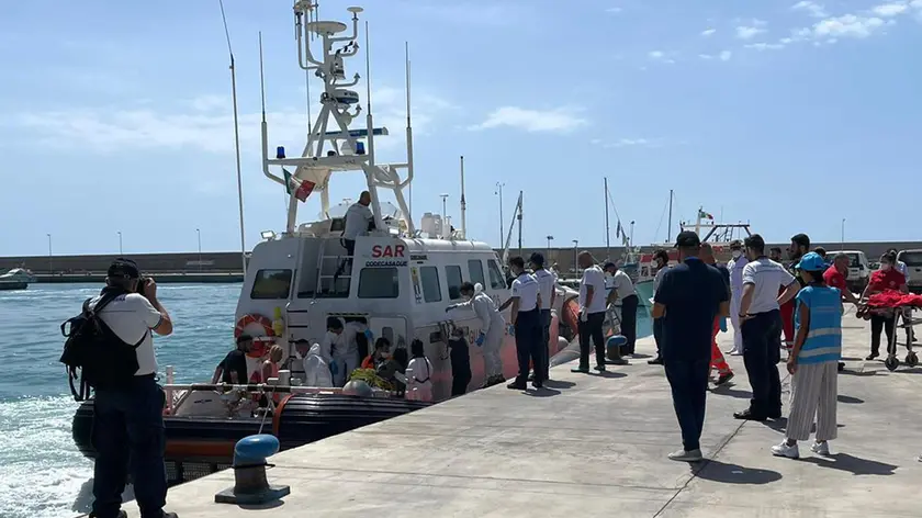 epa11417609 Twelve migrants, including a pregnant woman, who were rescued by a merchant ship which subsequently transferred the 12 surviving migrants to a Coast Guard unit, disembark in Roccella Ionica, southern Italy, 17 June 2024. A larger group of migrants of whom many are still missing were traveling aboard a boat that capsized off the Calabrian coast and that had left from a port in Turkey a few days earlier. EPA/Antonello Lupis