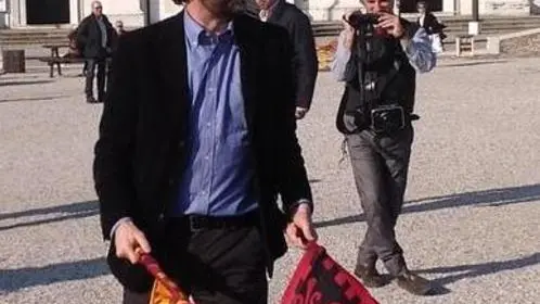 Il ministro Dario Franceschini in visita nella piazza di Palmanova (Udine), prima di avere un lieve malore, 8 marzo 2014. ANSA