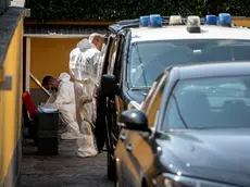 I Ris di Parma sul luogo in cui sono stati ritrovati i resti di un bambino piccolo sepolto a Vignale di Traversetolo (Parma) nello stesso giardino dove il 9 agosto  stato riesumato dal terreno un neonato, seppellito e morto a quanto pare qualche giorno prima. Parma, 14 Settembre 2024. ANSA /ELISABETTA BARACCHI