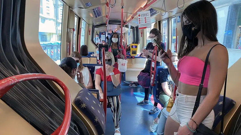 MARIAN -AGENZIA BIANCHI-PADOVA -GENTE IN TRAM E BUS