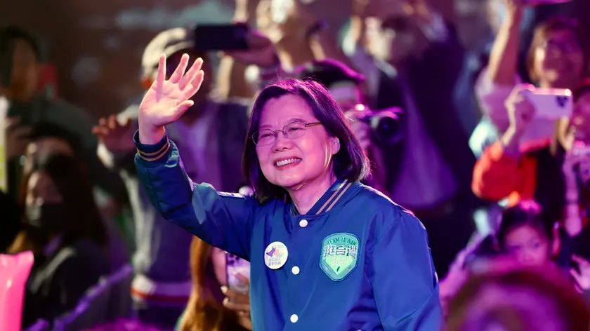 epa11048181 Taiwanese President Tsai Ing-wen greets supporters upon arrival to promote Taiwan's Vice President and ruling Democratic Progressive Party presidential candidate for the 2024 election, William Lai (Lai Ching-te) and vice presidential candidate Hsiao Bi-khim during a campaign rally in Taipei, Taiwan, 29 December 2023. Taiwan's presidential election is scheduled to be held on 13 January 2024. EPA/RITCHIE B. TONGO