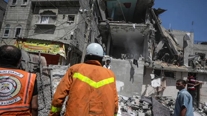 epa11419505 Palestinian Civil Defense officers and civilians search for missing people under the rubble of a destroyed house following an Israeli air strike, at al-Nusairat refugee camp, southern Gaza Strip, 18 June 2024. More than 37,000 Palestinians and over 1,400 Israelis have been killed, according to the Palestinian Health Ministry and the Israel Defense Forces (IDF), since Hamas militants launched an attack against Israel from the Gaza Strip on 07 October 2023, and the Israeli operations in Gaza and the West Bank which followed it. EPA/MOHAMMED SABER