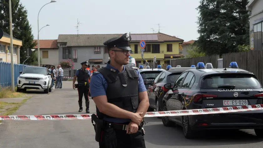 Carabinieri sul luogo dell'omicidio a Cernusco sul Naviglio, nel Milanese, 4 settembre 2024. La vittima è Antonio Bellocco, di 39anni, mentre il ferito è Andrea Beretta, 49 anni, attuale capo degli ultras nerazzurri. ANSA/ ANDREA CANALI