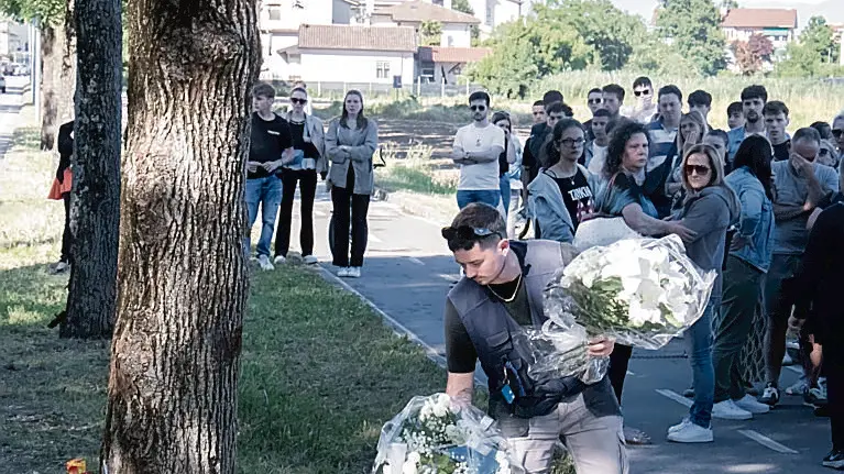 Gli amici si sono dati appuntamento in via Caiù a Cervignano (FOTO BONAVENTURA)