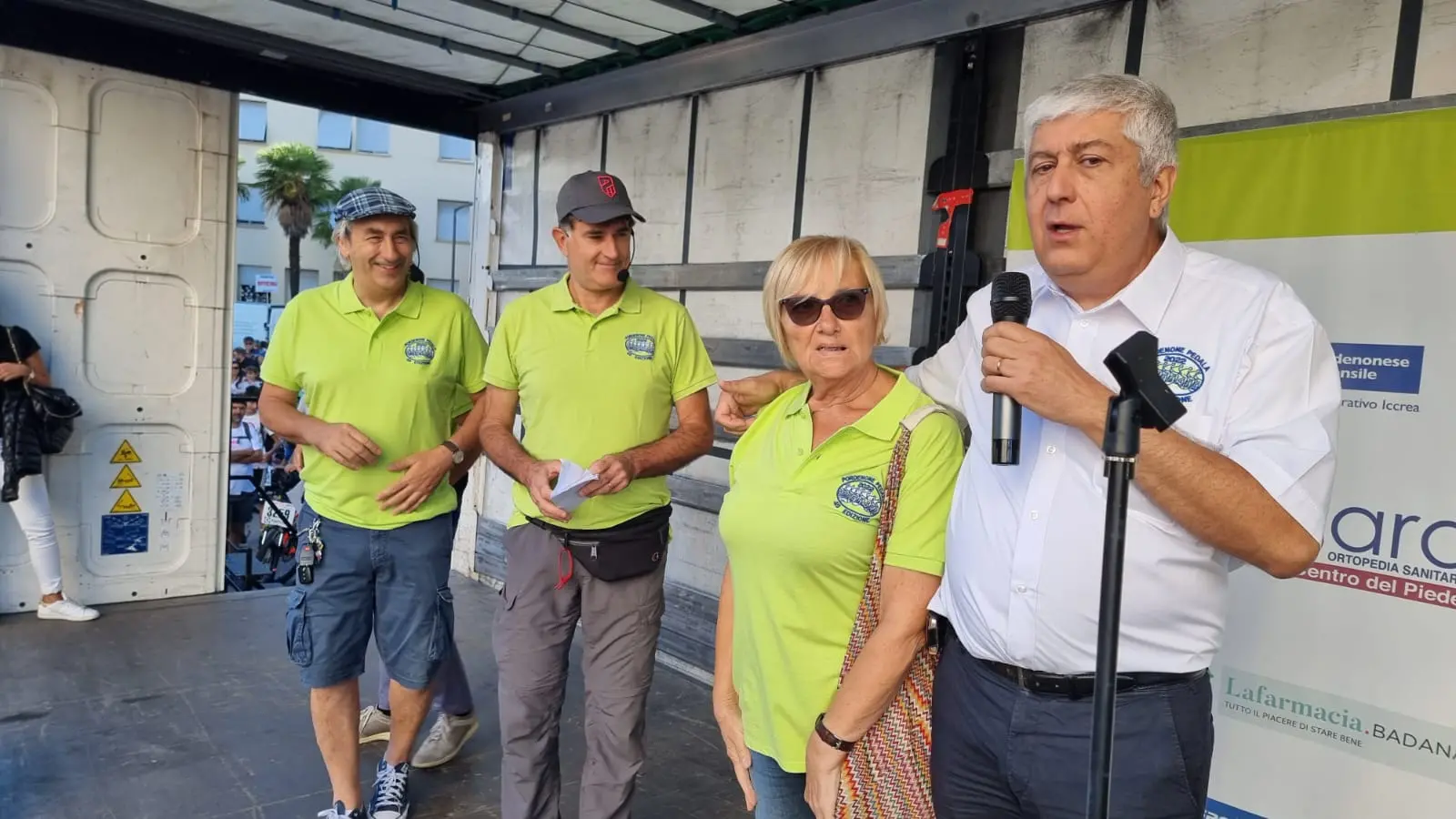 Edizione riuscita, la numero 49, per la Pordenone pedala, sotto un bel sole e con circa 4 mila partecipanti stimati. Il serpentone si è snodato da Pordenone a Porcia, Brugnera, Sacile, con rientro via Fontanafredda a Pordenone. Poi la tradizionale pastasciutta collettiva a Parco Galvani e le premiazioni delle categorie che hanno preso parte all’evento. Soddisfazione per il presidente Luigi Tomadini e lo staff che ha contribuito alla riuscita dell’evento.