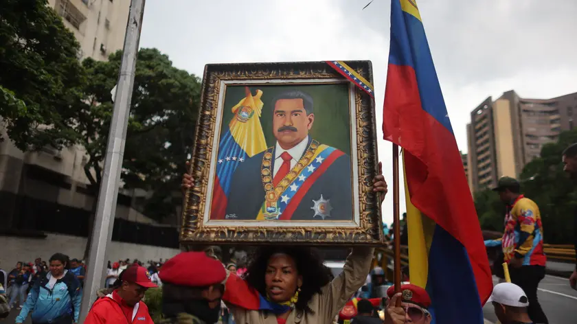 epa11631380 Chavista sympathizers participate in a demonstration in Caracas, Venezuela, 28 September 2024. Hundreds of Chavistas took to the streets of Caracas to march to celebrate the 'great victory' of Venezuelan President Nicolas Maduro in the 28 July 2024 elections, the result of which has been questioned inside and outside Venezuela. EPA/MIGUEL GUTIERREZ