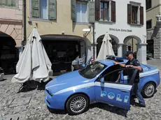 Udine 05 giugno 2015.Controlli della polizia al Bar Versus di Piazza Giacomo Matteotti..Copyright Foto Petrussi / Ferraro Simone