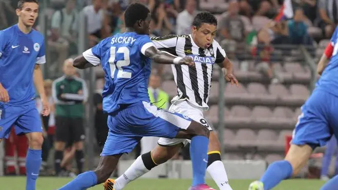 Luis Muriel (R) of Udinese and Isaac Sackey of Slovan Liberec in action during the Uefa Europa League play-off first leg soccer match Udinese Calcio vs FC Slovan Liberec at Nereo Rocco stadium in Trieste, Italy, 22 August 2013. ANSA/ANDREA LASORTE