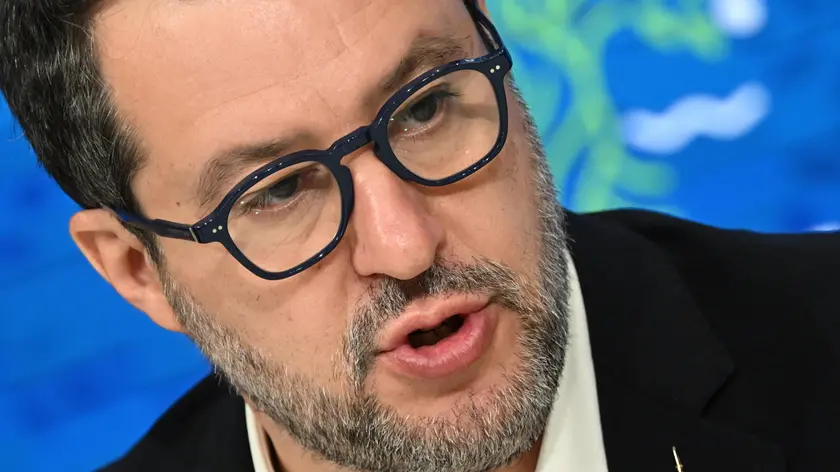 Il ministro delle Infrastrutture e dei Trasporti, Matteo Salvini, nel corso di una conferenza stampa al termine della riunione del Consiglio dei ministri presso Palazzo Chigi a Roma, 24 maggio 2024. ANSA/CLAUDIO PERI