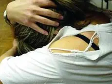 20041217 - ROMA - CRO - VIOLENZA SESSUALE: VITTIME MEZZO MLN DONNE, MOLESTATE 10 MLN..INDAGINE ISTAT SU OLTRE 22MILA DONNE 14-59 ANNI. Una foto che vuol simboleggiare una donna che ha subito una violenza. Sono piu' di mezzo milione (520 mila) le donne tra i 14 e i 59 anni che nel corso della vita hanno subito uno stupro o un tentativo di stupro: si tratta del 2,9% del totale delle donne della stessa eta'. Oltre la meta', nello specifico 9 milioni 860 mila, pari al 55,2%, invece, sono state vittime di almeno una molestia a sfondo sessuale. FRANCO SILVI ANSA/ CD