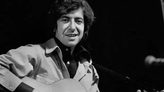 FRANCE - CIRCA 1970: Leonard Cohen, Canadian singer and writer of English-language, in concert. France, 1970. (Photo by P. Ullman/Roger Viollet/Getty Images)