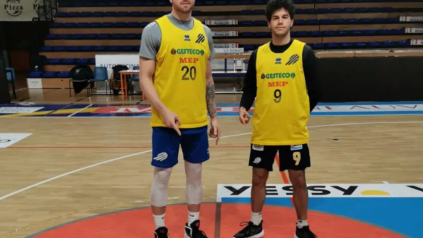 Pepper e Rota al PalaGesteco con lo sponsor Mep