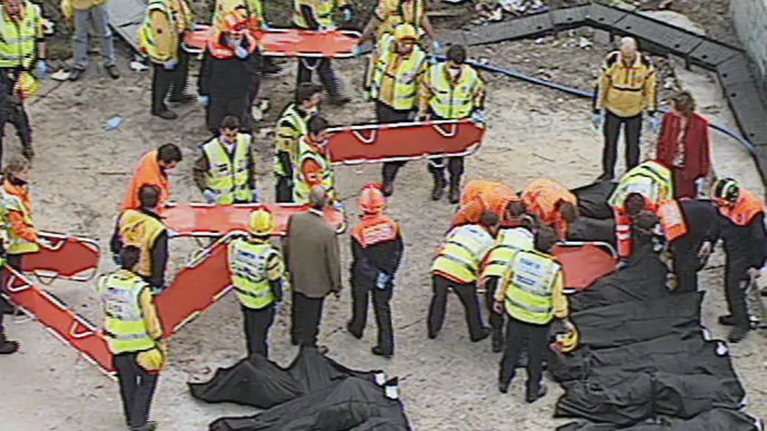 STRAGI MADRID: 192 MORTI E 1.400 FERITI, MINISTERO. TV grab shows rescue workers who collect the bodies of victims of an explosion at the Atocha train station, after explosions rocked three train stations in Madrid Thursday, 11 March 2004, just three days before Spain's general elections. The blasts killed more than 190 rush-hour commuters and wounded more than 900 in Spain's worst terrorist attack ever. ANSA / EFE TV / PAL