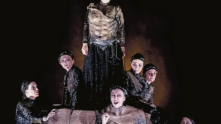Le sette protagoniste della commedia “Supplici”, a Pordenone